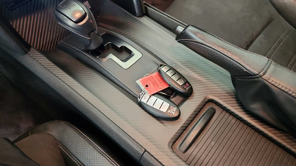 Used 2015 Nissan GT-R Premium AWD/4WD image 38