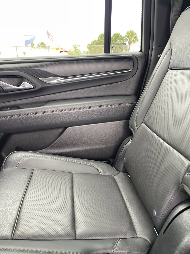 Used 2024 GMC Yukon XL Denali AWD/4WD image 10