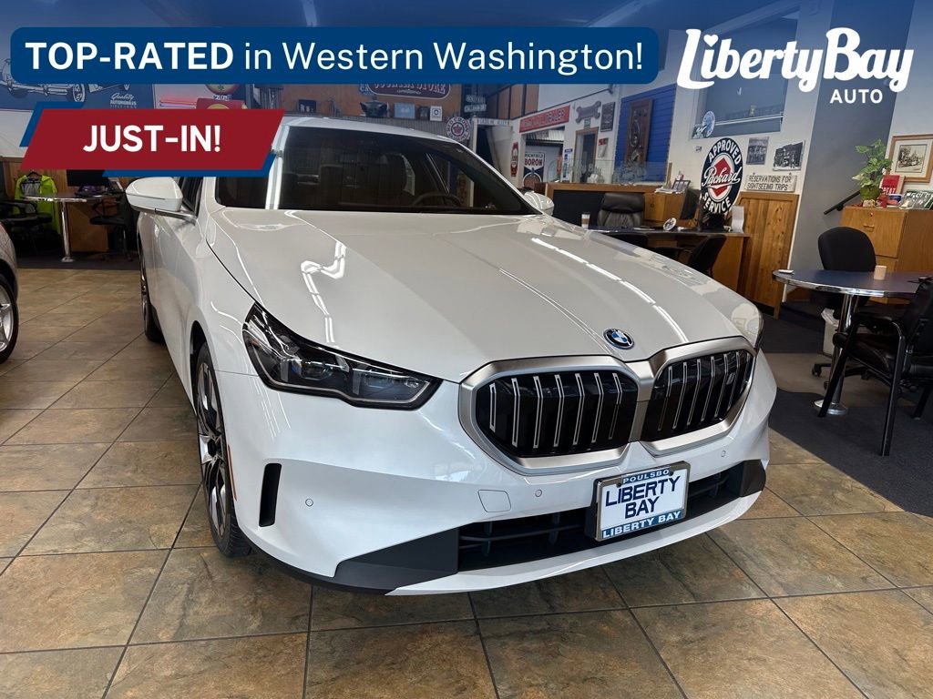 Used 2024 BMW i5 eDrive40i w/ Premium Package image 3