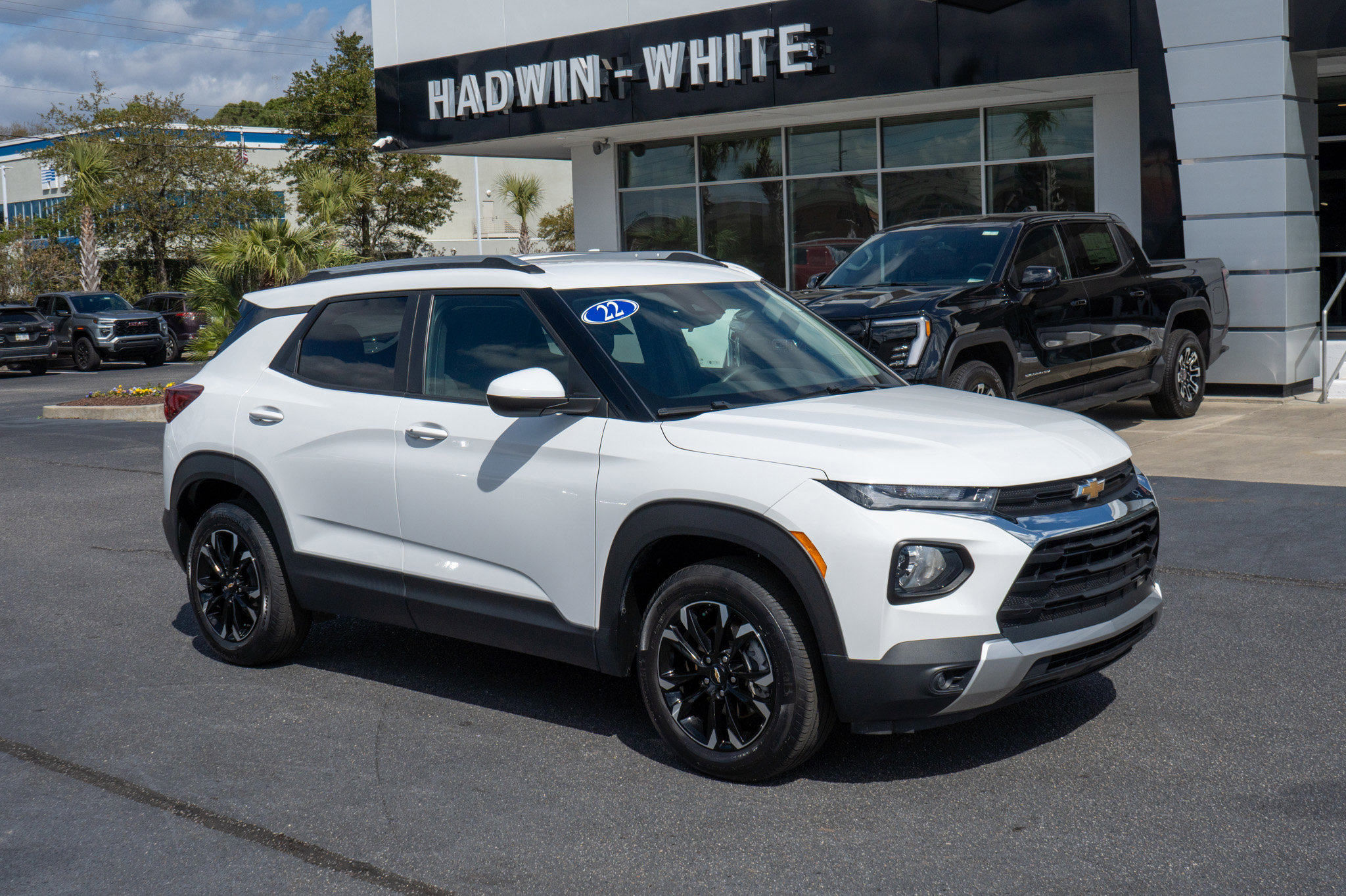 Certified 2022 Chevrolet TrailBlazer LT w/ Driver Confidence Package image 1