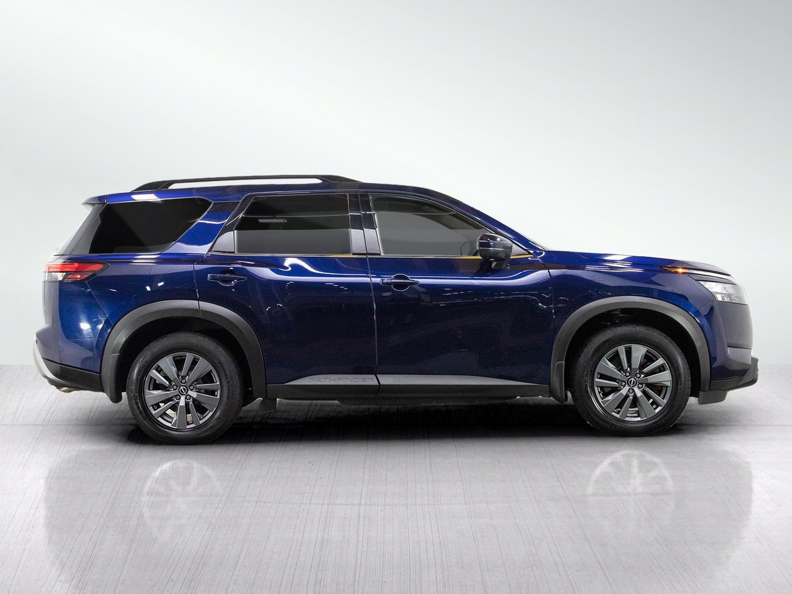 Used 2024 Nissan Pathfinder SV AWD/4WD image 7
