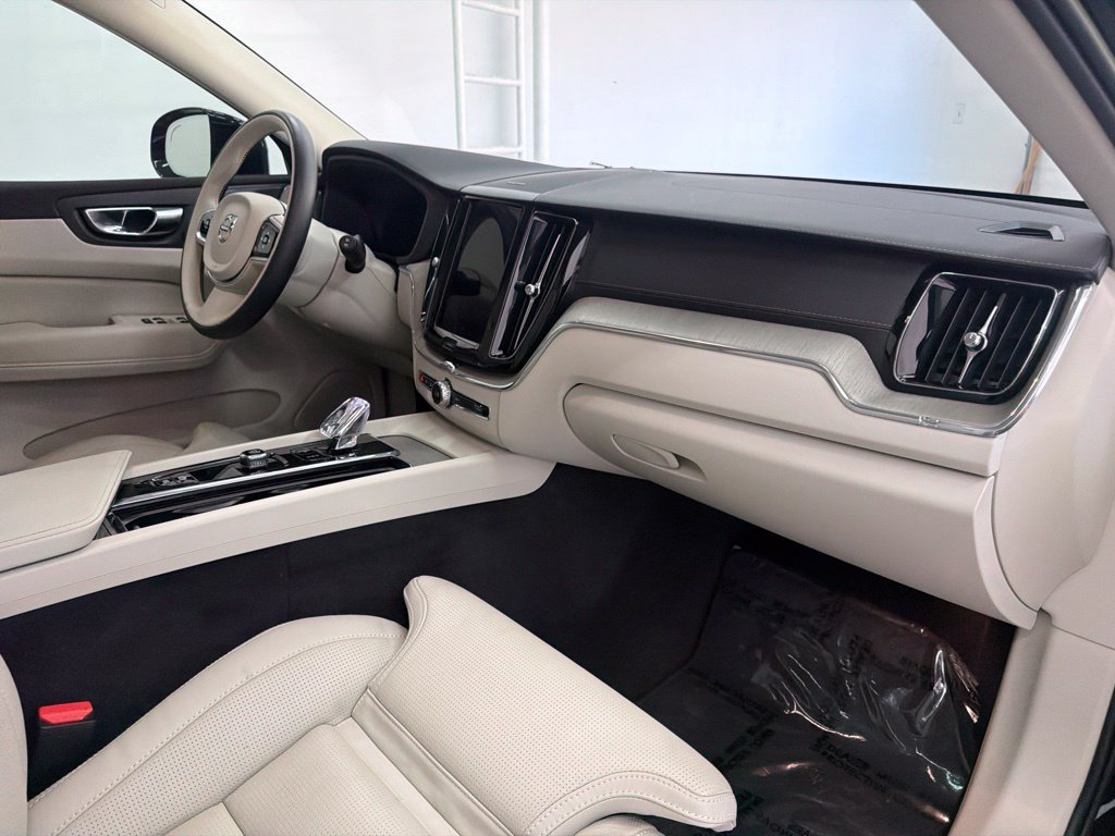 Used 2023 Volvo XC60 B5 Ultimate FWD image 29