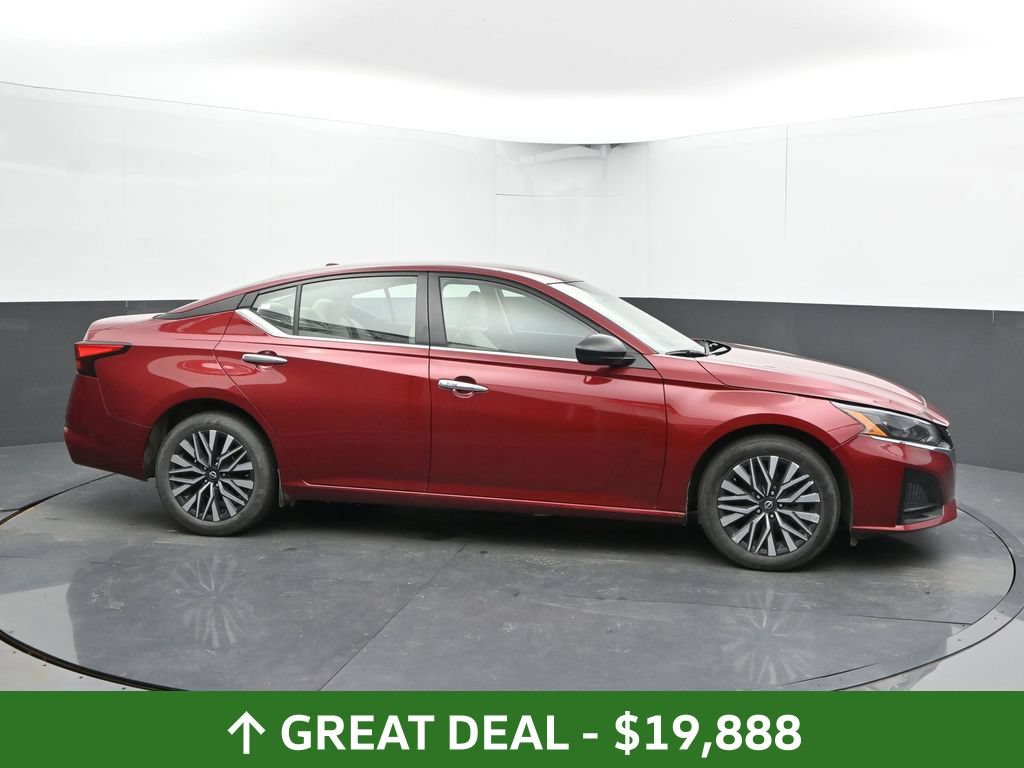 Used 2025 Nissan Altima 2.5 SV FWD image 5