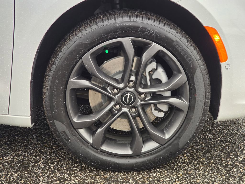 New 2026 Chrysler Pacifica Select image 13