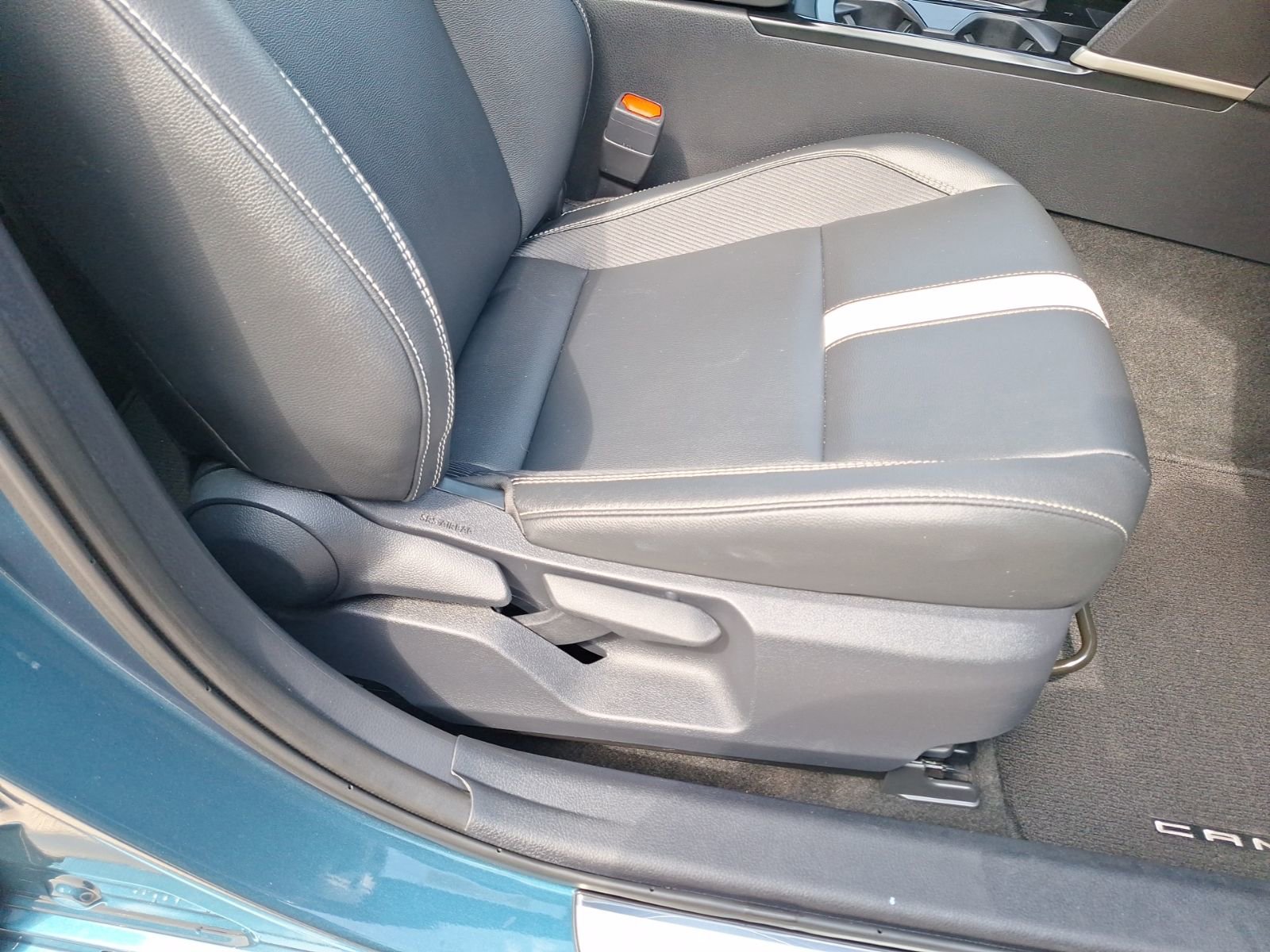 Used 2025 Toyota Camry SE w/ Convenience Package FWD image 32