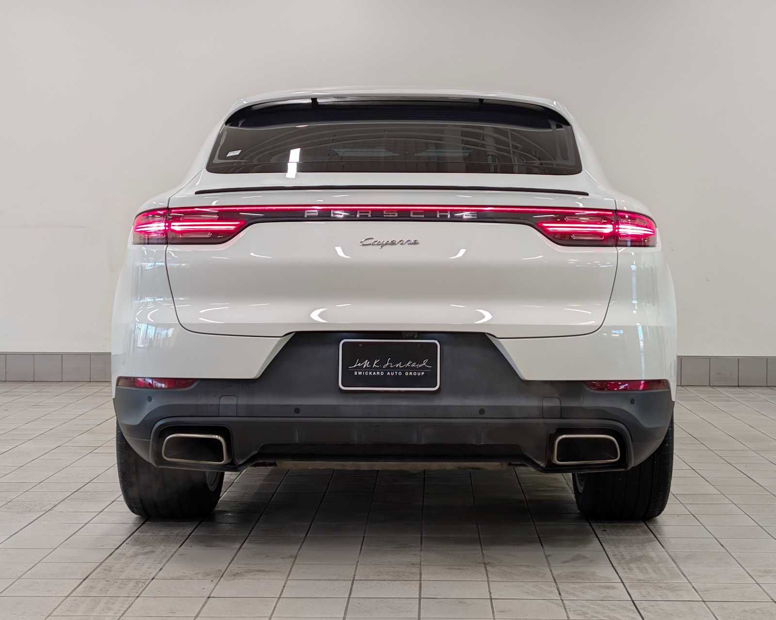Used 2023 Porsche Cayenne Coupe image 6