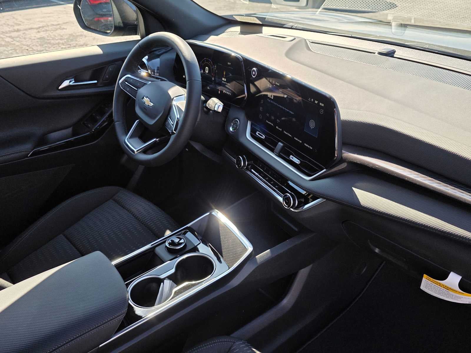 New 2026 Chevrolet Equinox LT w/ Safety and Technology Package AWD/4WD image 9