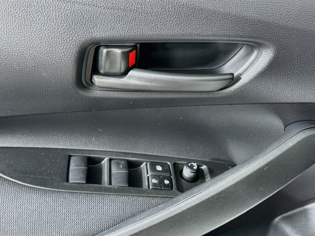 Used 2022 Toyota Corolla LE FWD image 13