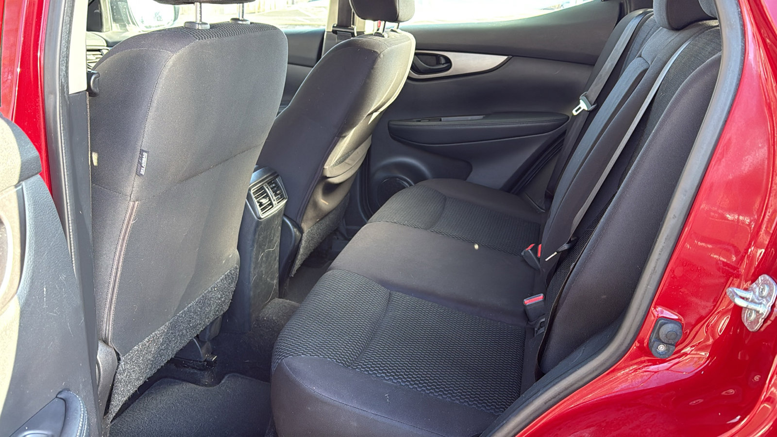 Used 2018 Nissan Rogue Sport S image 19