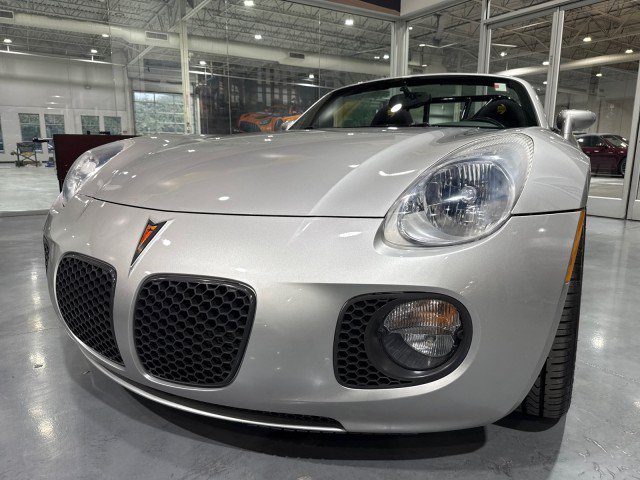 Used 2009 Pontiac Solstice GXP w/ Premium Package RWD image 29
