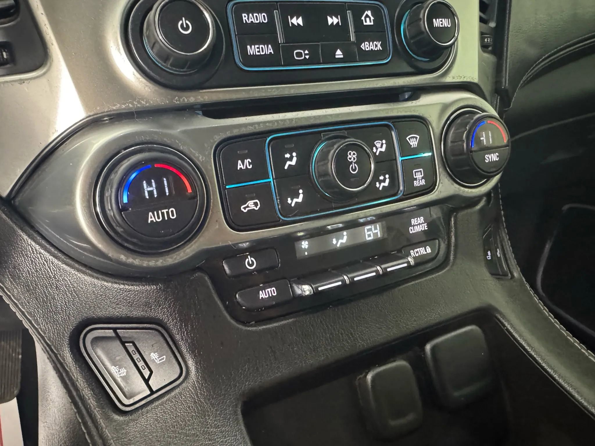 Used 2015 Chevrolet Suburban LT w/ Luxury Package image 20