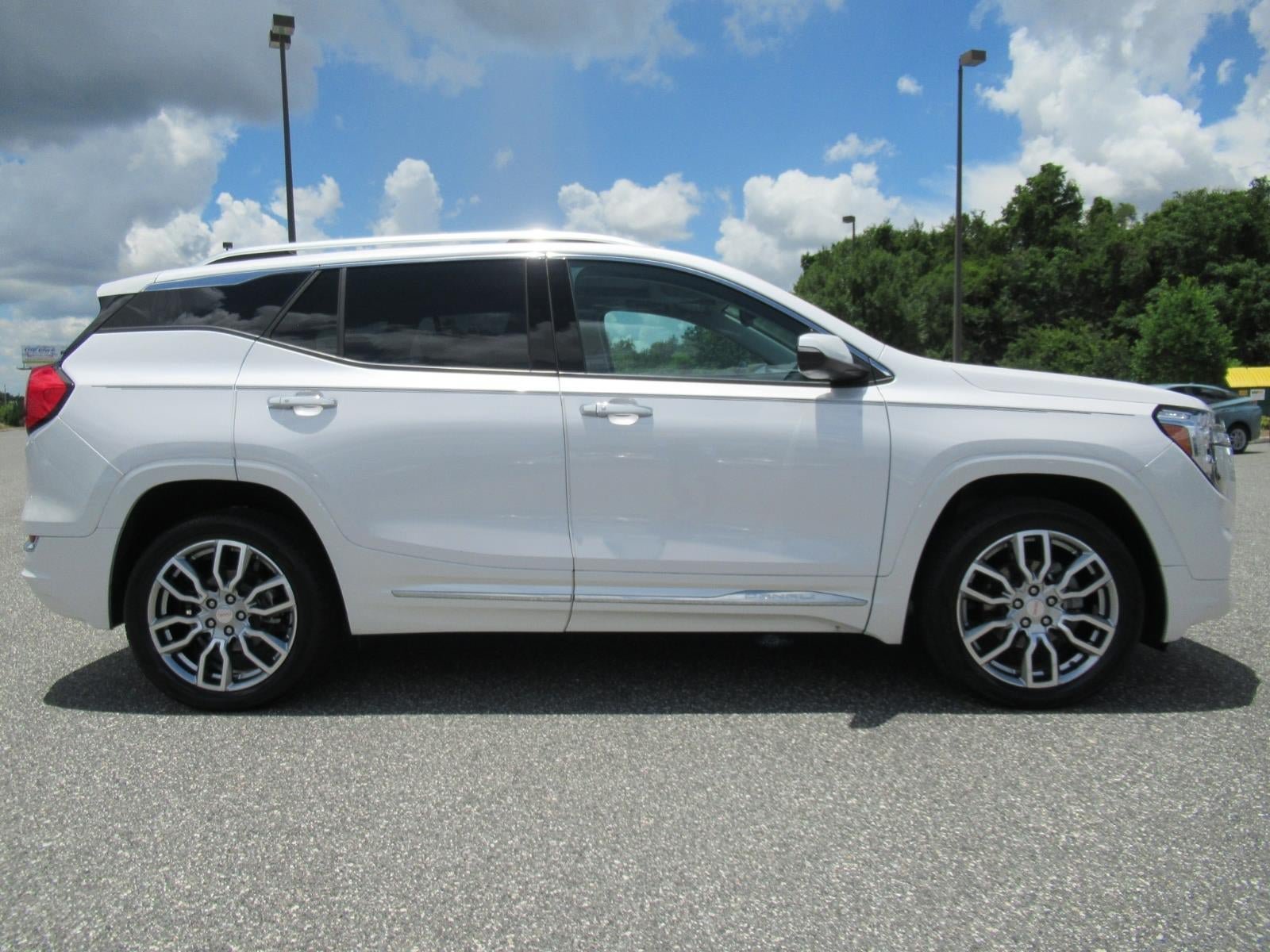 Used 2023 GMC Terrain Denali AWD/4WD image 2