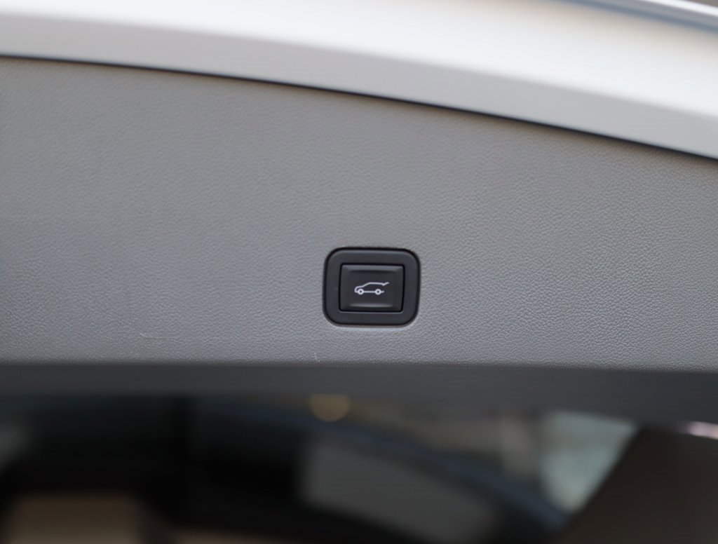 Used 2025 Cadillac XT6 Premium Luxury image 32