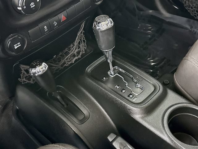 Used 2018 Jeep Wrangler Unlimited Sport w/ Connectivity Group AWD/4WD image 15