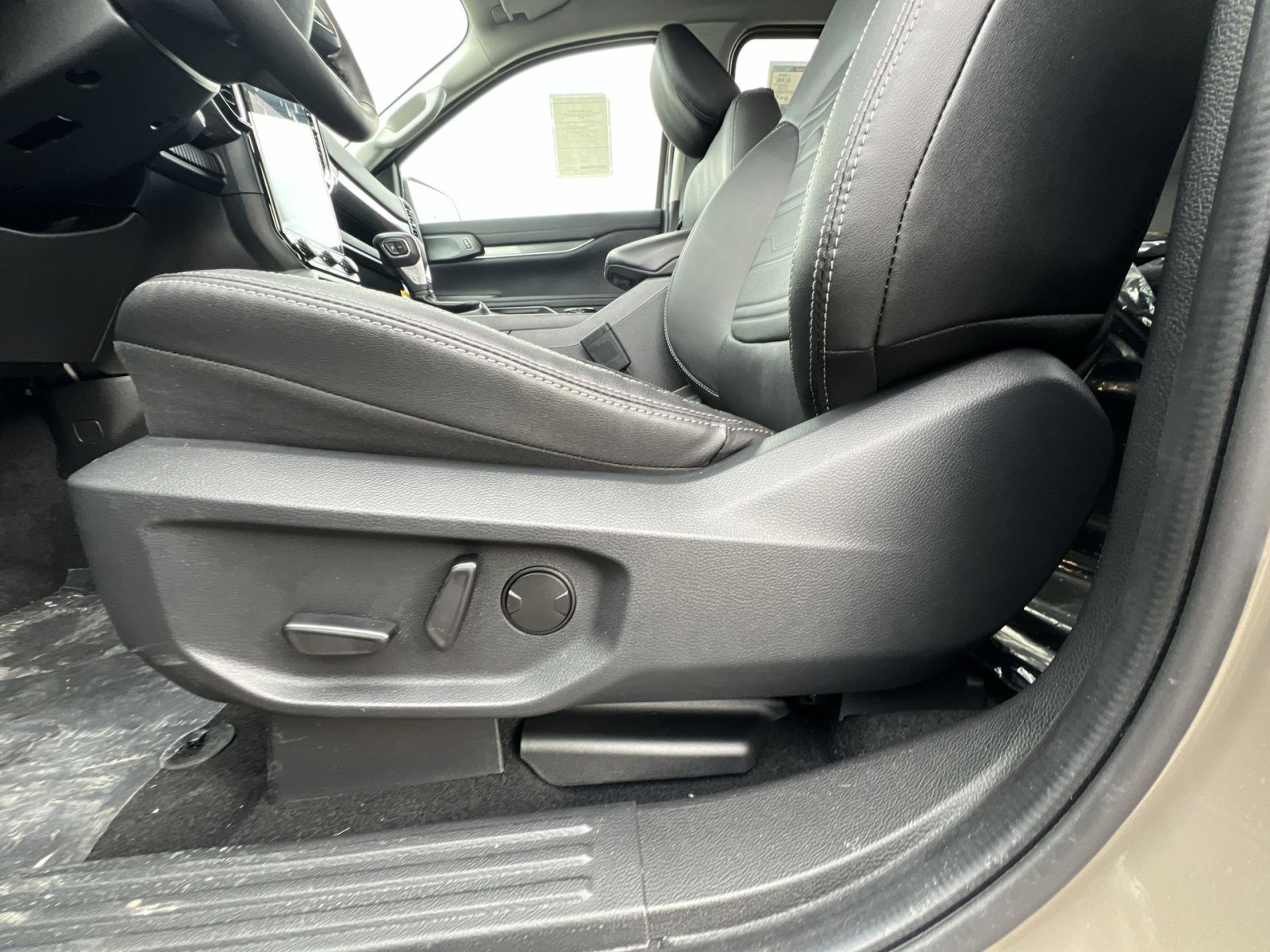 New 2025 Ford Ranger Lariat w/ FX4 Off-Road Package image 14