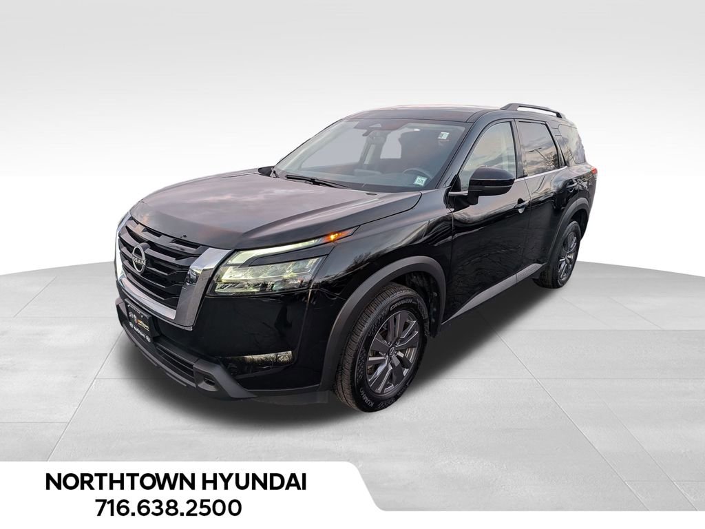 Used 2025 Nissan Pathfinder SV image 1