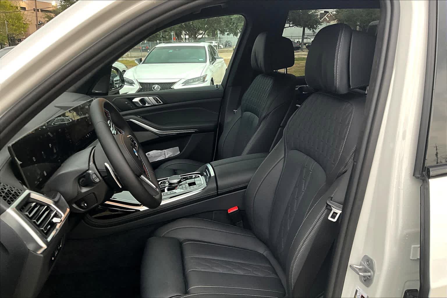 Used 2025 BMW X7 M60i AWD/4WD image 18