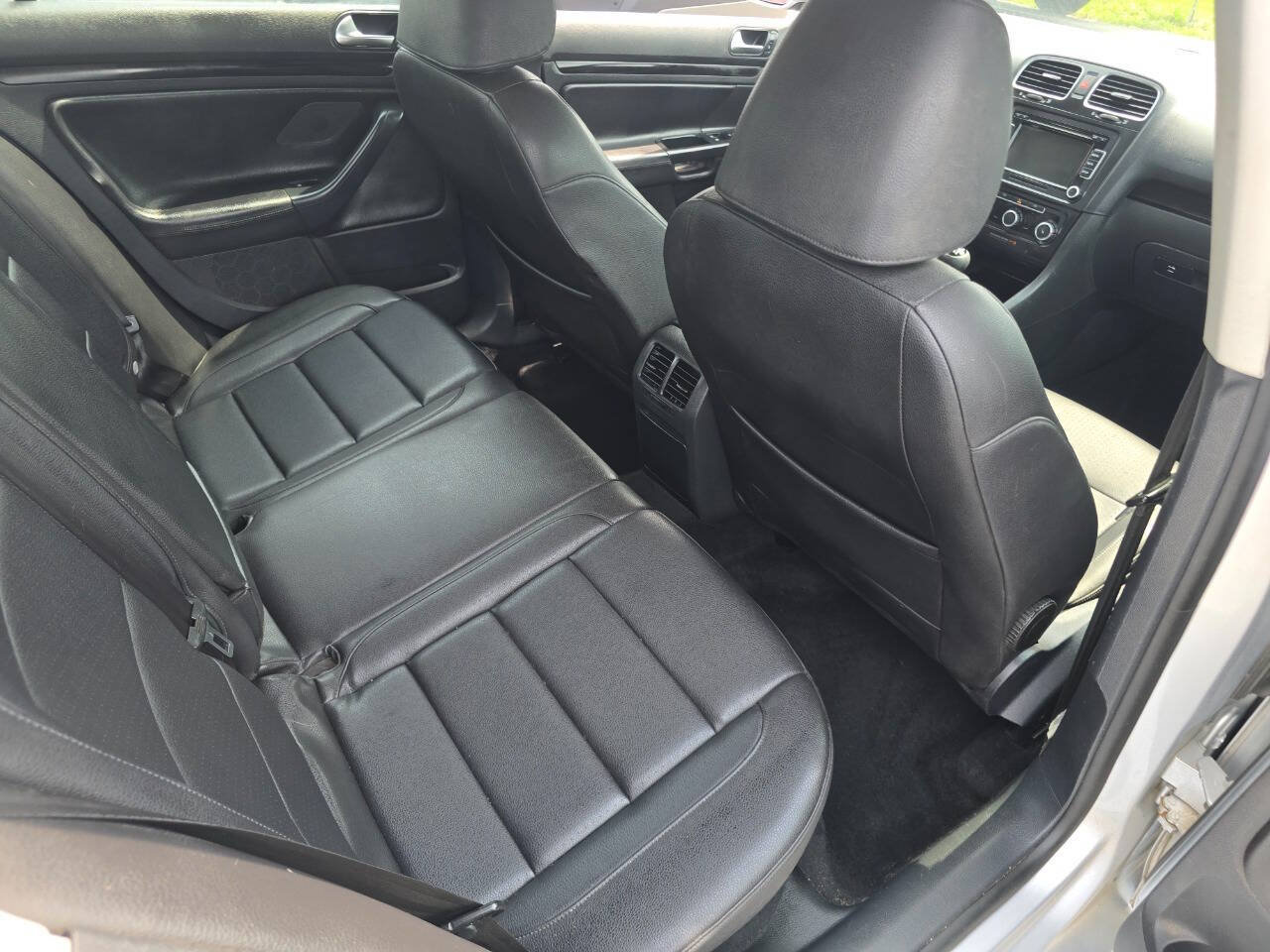 Used 2011 Volkswagen Jetta TDI FWD image 23