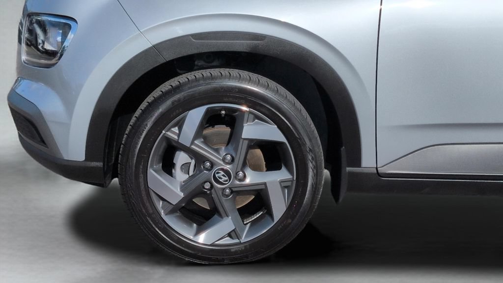 Certified 2021 Hyundai Venue SEL FWD image 23