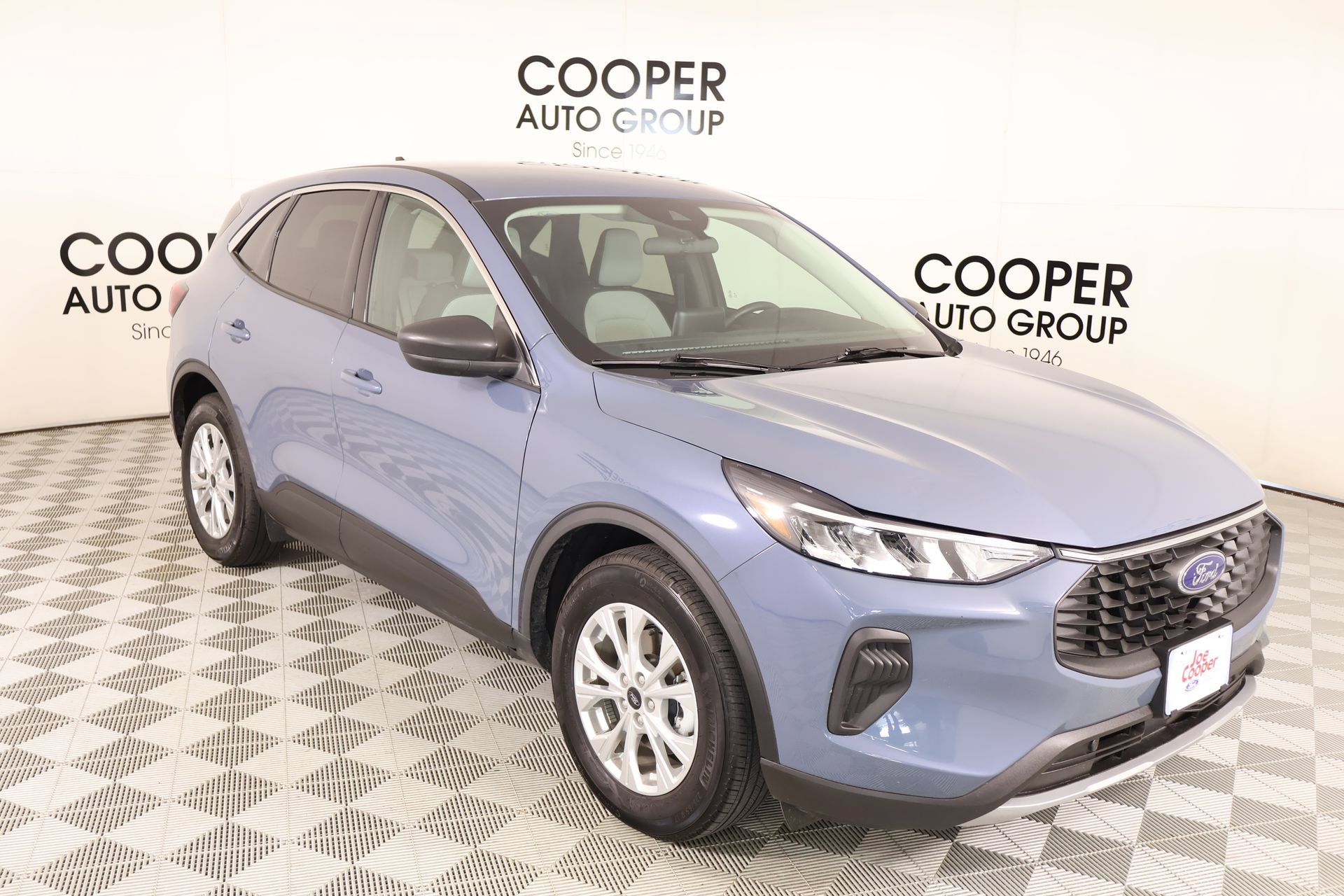 Used 2023 Ford Escape Active w/ Cold Weather Package FWD image 1