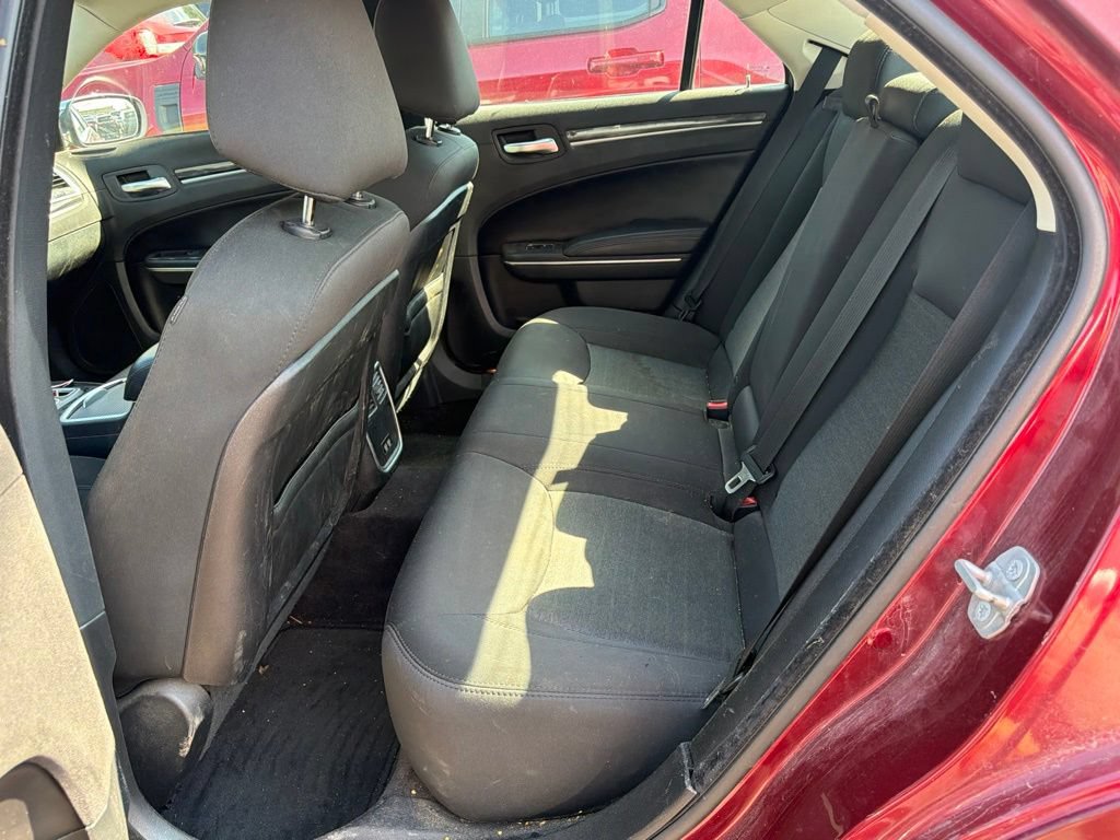 Used 2018 Chrysler 300 Touring w/ Chrome Appearance Package RWD image 6
