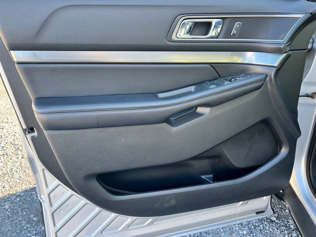 Used 2018 Ford Explorer XLT w/ Equipment Group 202A image 22