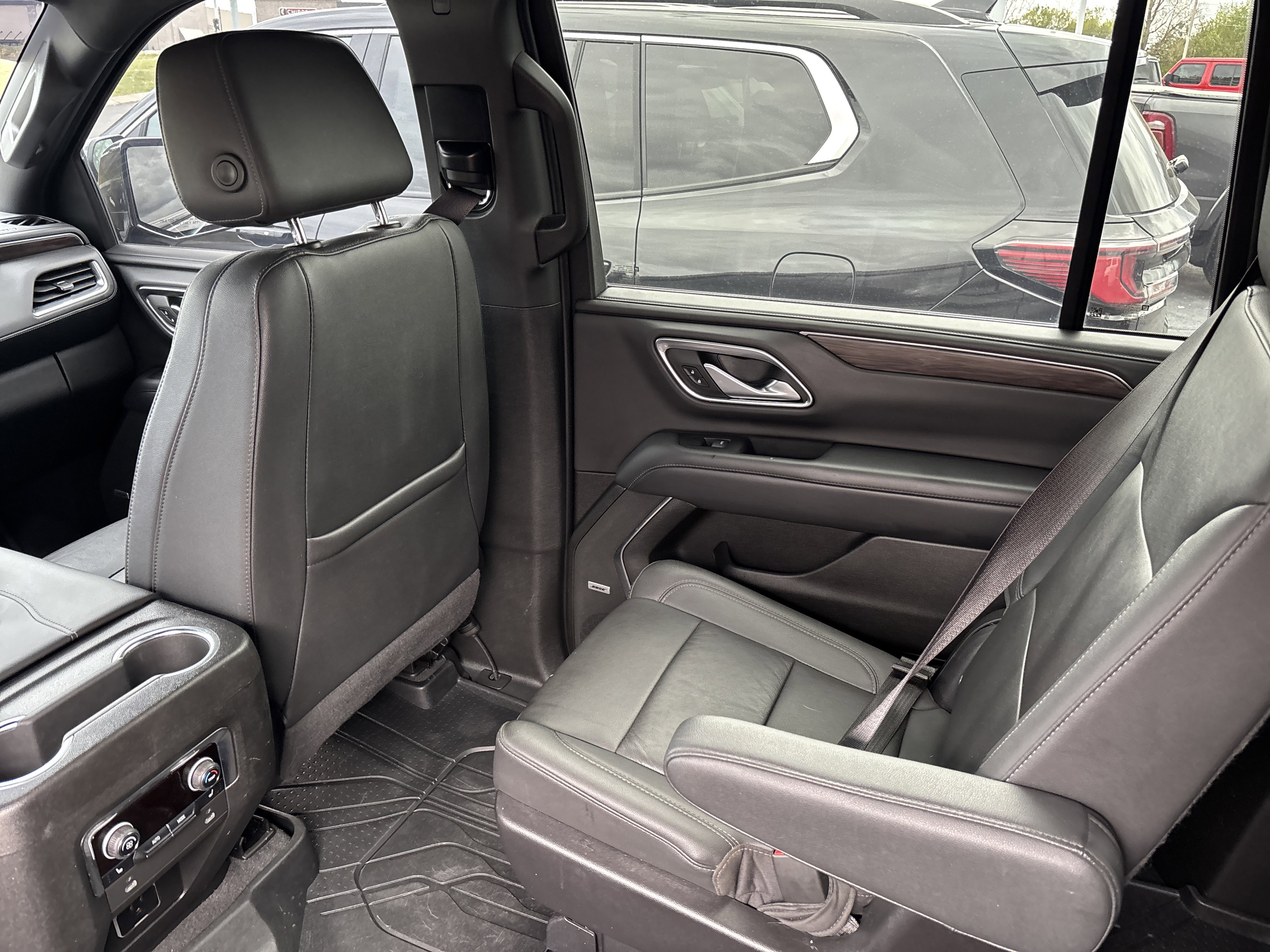 Used 2022 Chevrolet Suburban Z71 w/ Off-Road Capability Package AWD/4WD image 23