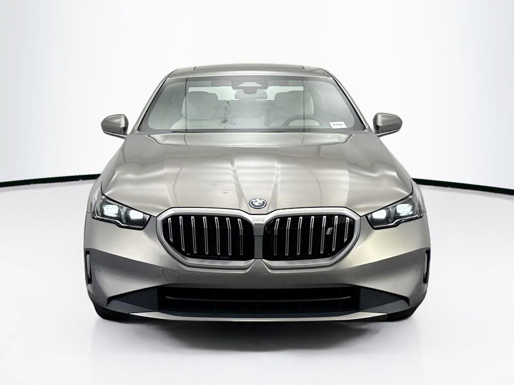 New 2026 BMW i5 eDrive40 w/ Premium Package image 2
