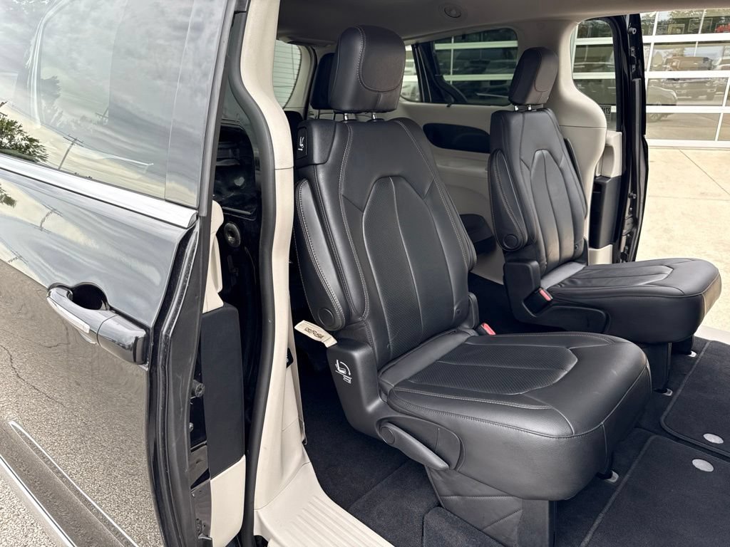 Used 2020 Chrysler Pacifica Touring-L Plus FWD image 47