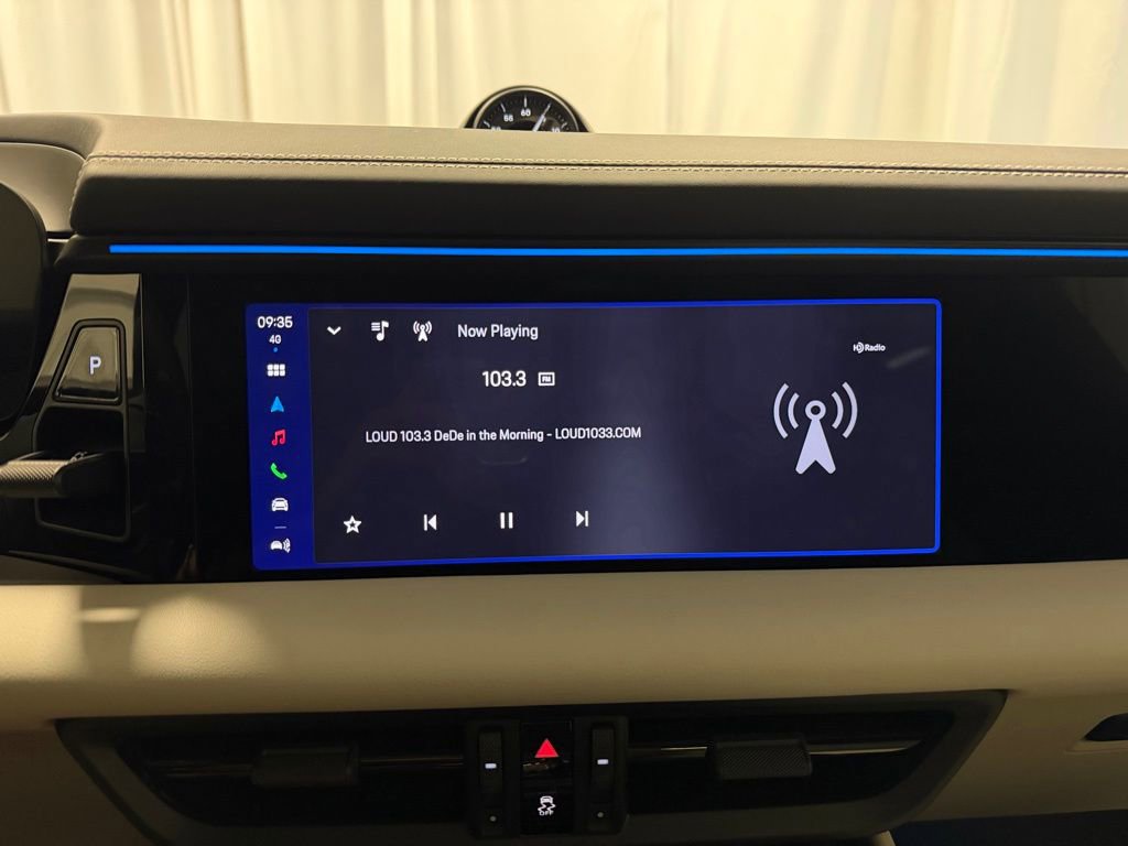 Certified 2025 Porsche Macan Turbo Electric image 17