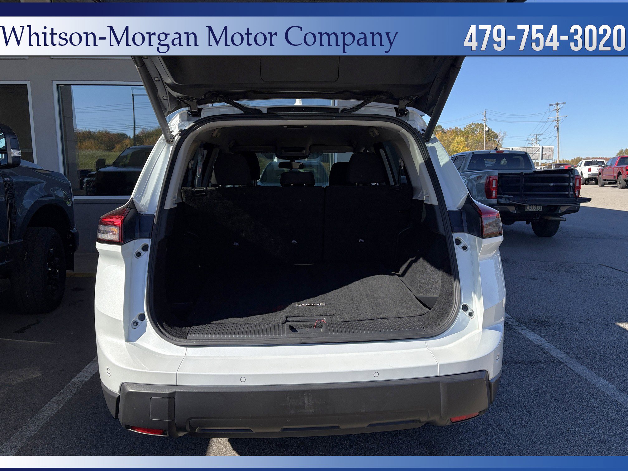 Used 2024 Nissan Rogue SV image 32