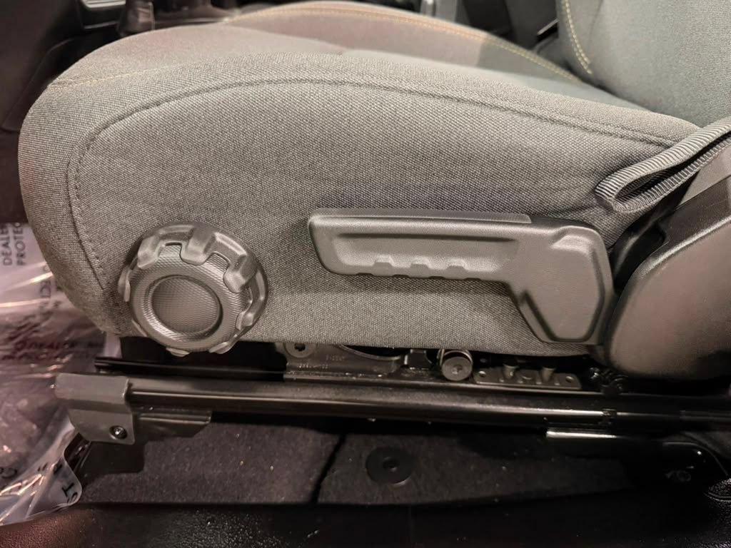 Used 2025 Jeep Wrangler Sport AWD/4WD image 31