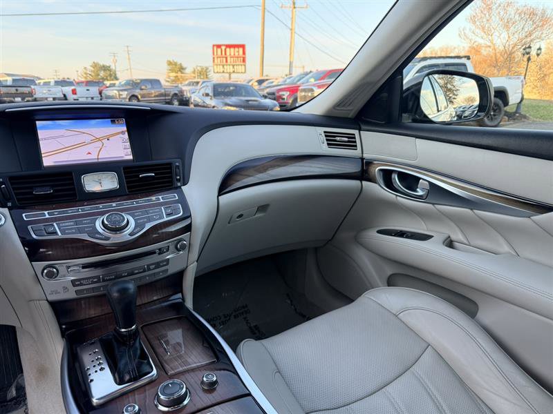 Used 2015 INFINITI Q70 L 5.6 w/ V8 Deluxe Technology Package AWD/4WD image 30