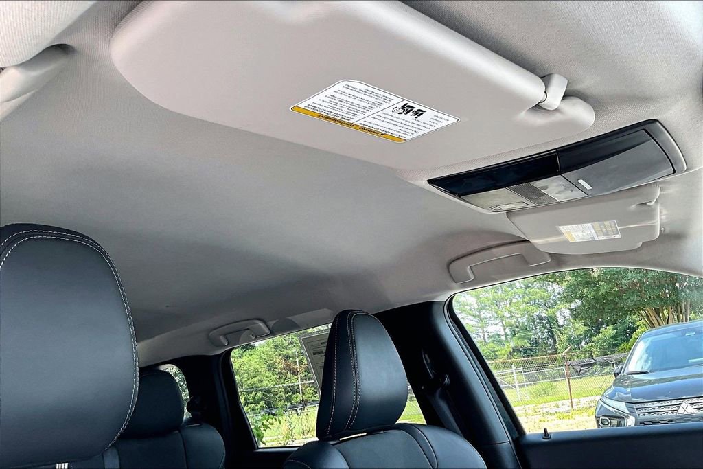 Used 2025 Mitsubishi Outlander SE FWD image 28