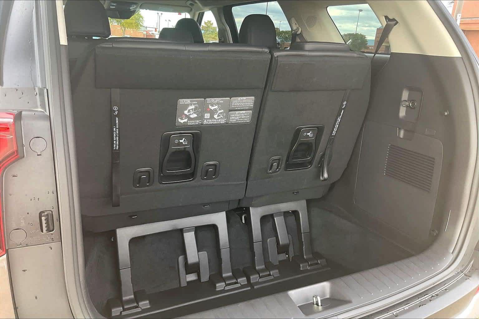 Certified 2026 Kia Carnival FWD image 16