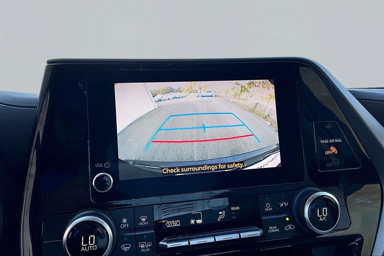 Used 2023 Toyota Highlander LE FWD image 27