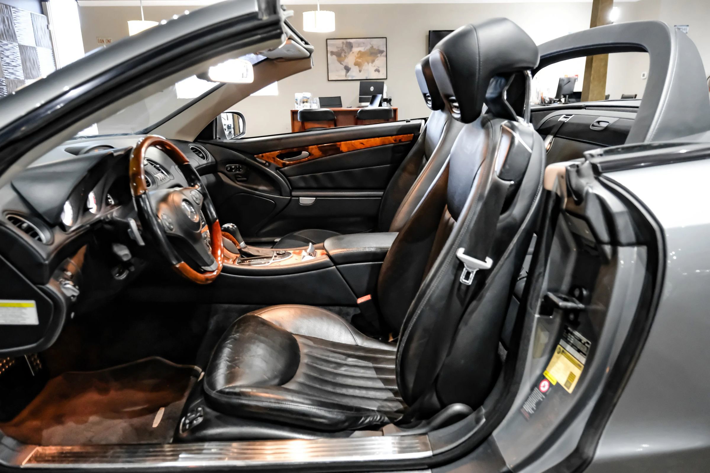 Used 2011 Mercedes-Benz SL 550 w/ Premium I Pkg image 4