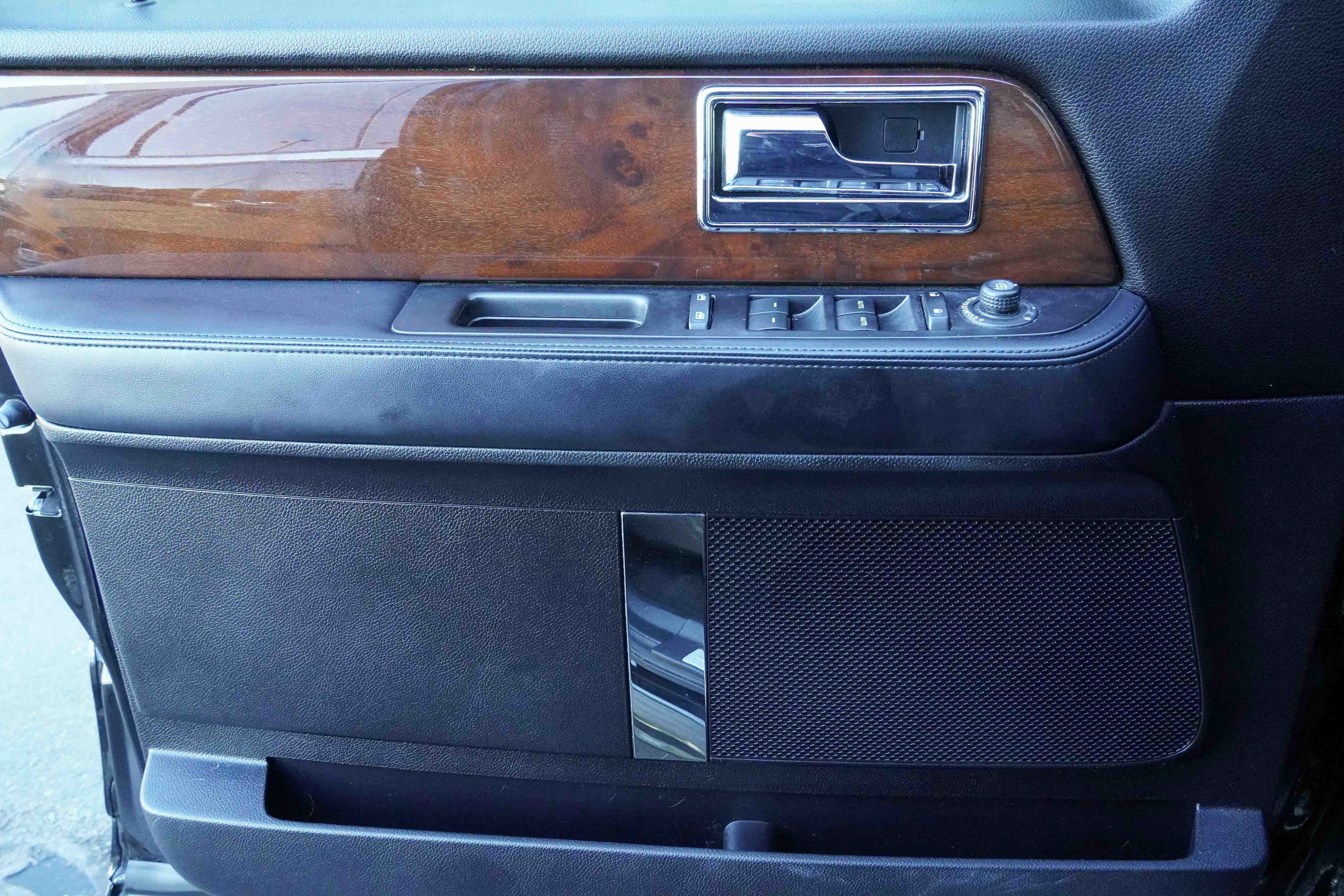 Used 2017 Lincoln Navigator Select image 29