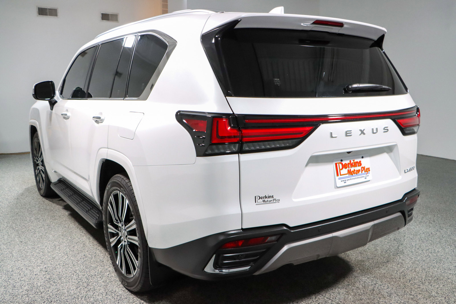 Used 2025 Lexus LX 600 4WD w/ Luxury Package image 9