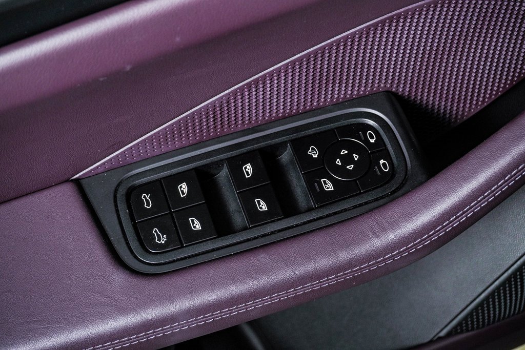 Certified 2025 Porsche Macan 4S Electric image 26