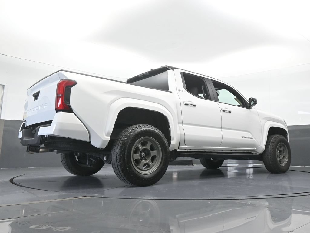 Used 2025 Toyota Tacoma SR5 AWD/4WD image 59