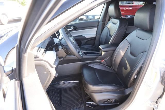 Used 2025 Jeep Compass Limited AWD/4WD image 8