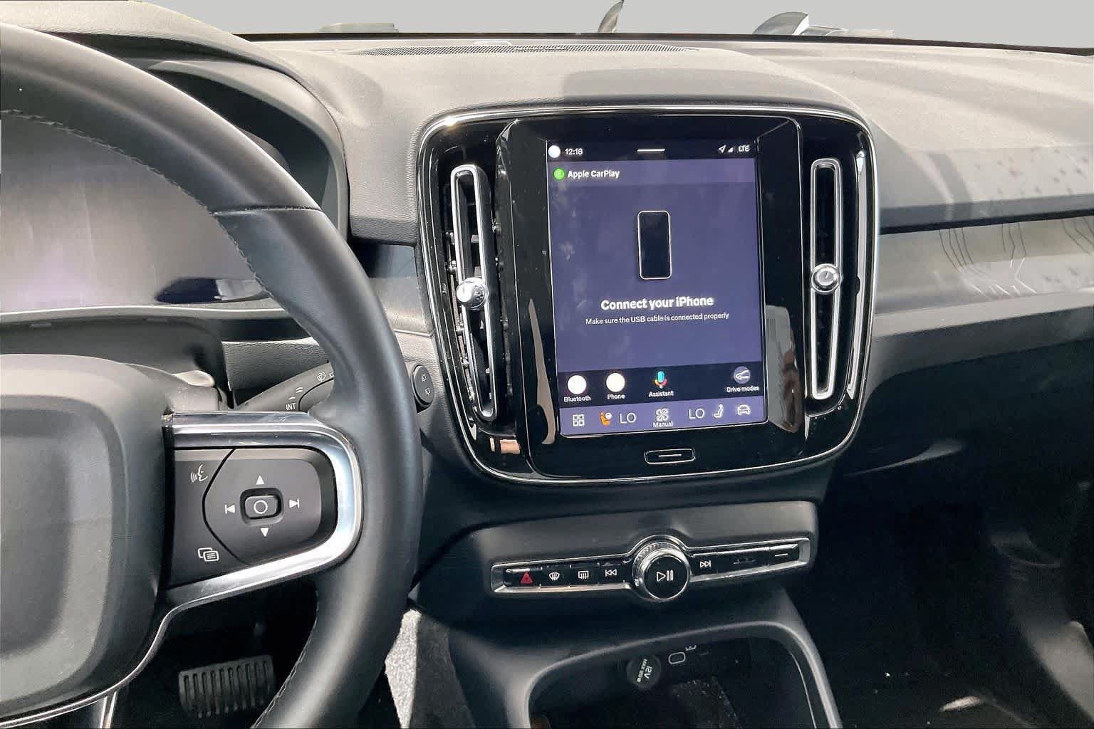 Used 2023 Volvo XC40 Recharge Ultimate AWD/4WD image 6