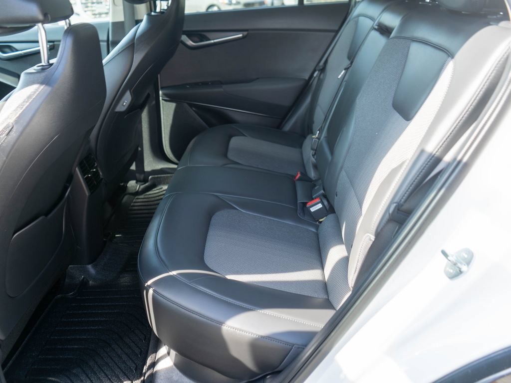 Certified 2023 Kia Niro Wind w/ Wind Preserve Package FWD image 13