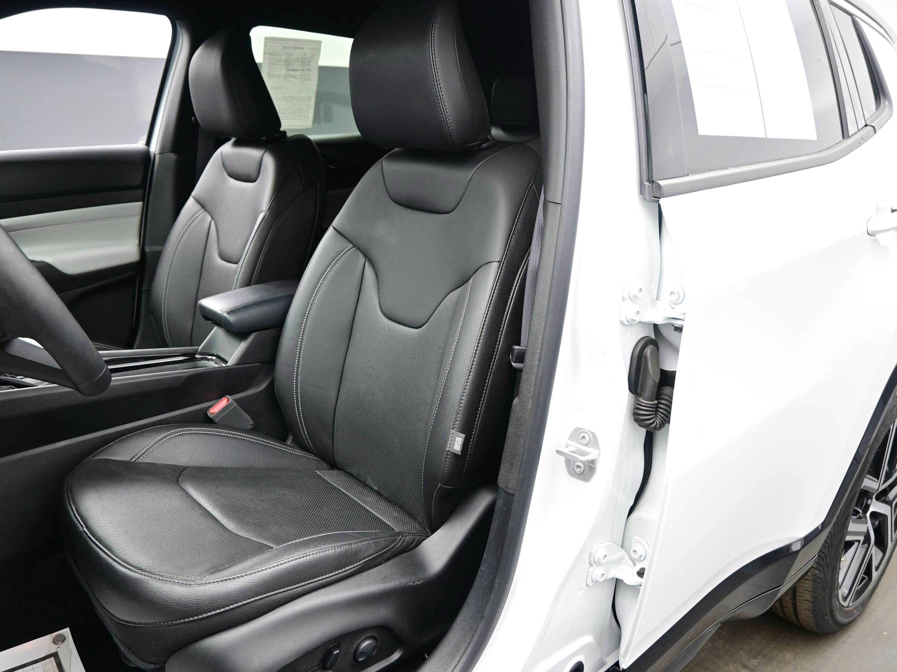 Used 2025 Jeep Compass Limited w/ Elite Group image 11