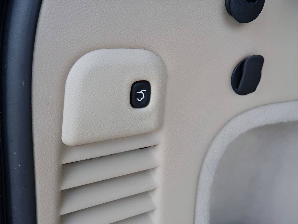 Used 2020 Jeep Grand Cherokee Overland image 16