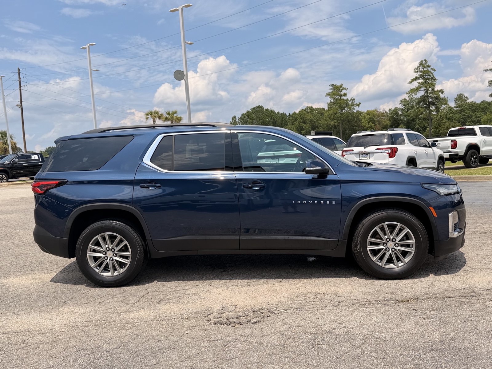 Used 2023 Chevrolet Traverse LT AWD/4WD image 13