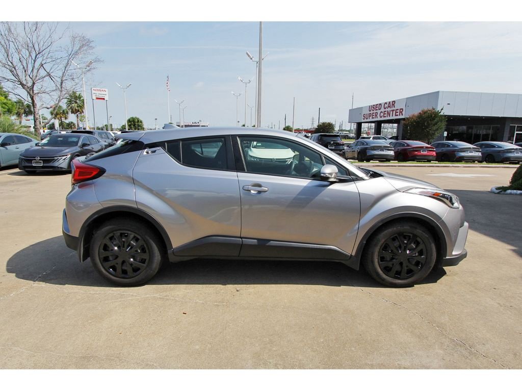 Used 2019 Toyota C-HR LE FWD image 5