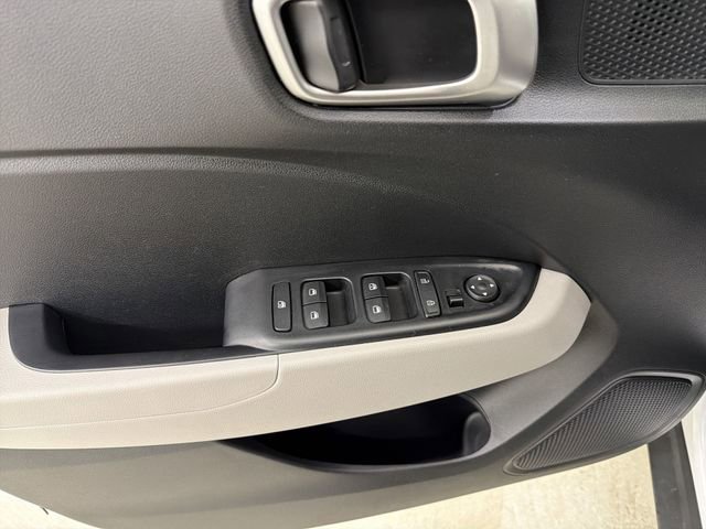 Used 2025 Hyundai Venue SEL image 20