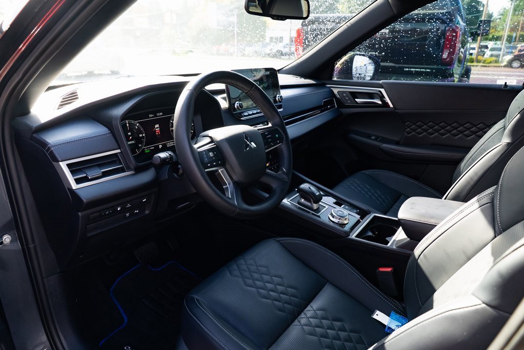 Used 2025 Mitsubishi Outlander SEL Black Edition image 18